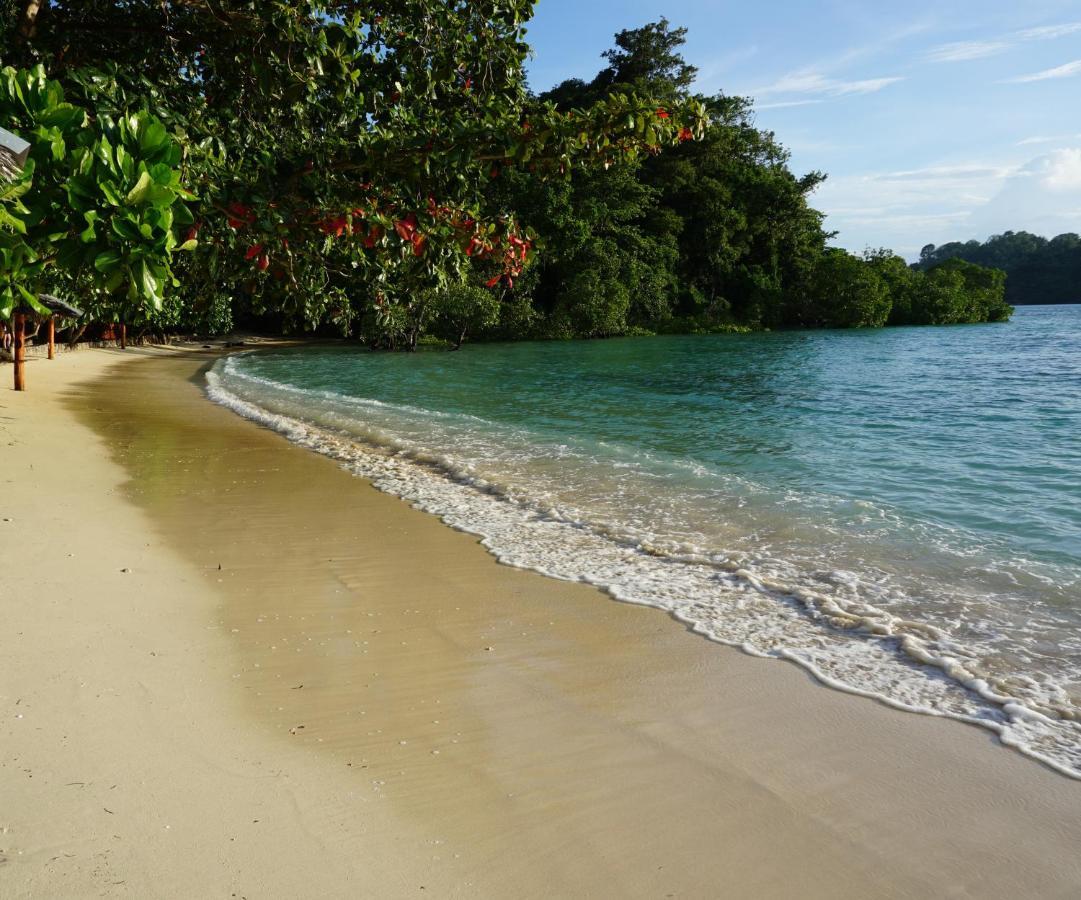 Blue Bay Divers Likupang Bangka Exterior photo