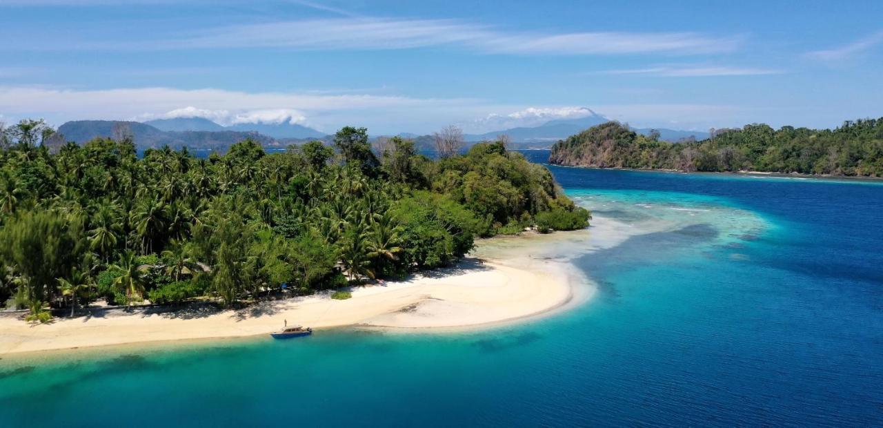 Blue Bay Divers Likupang Bangka Exterior photo