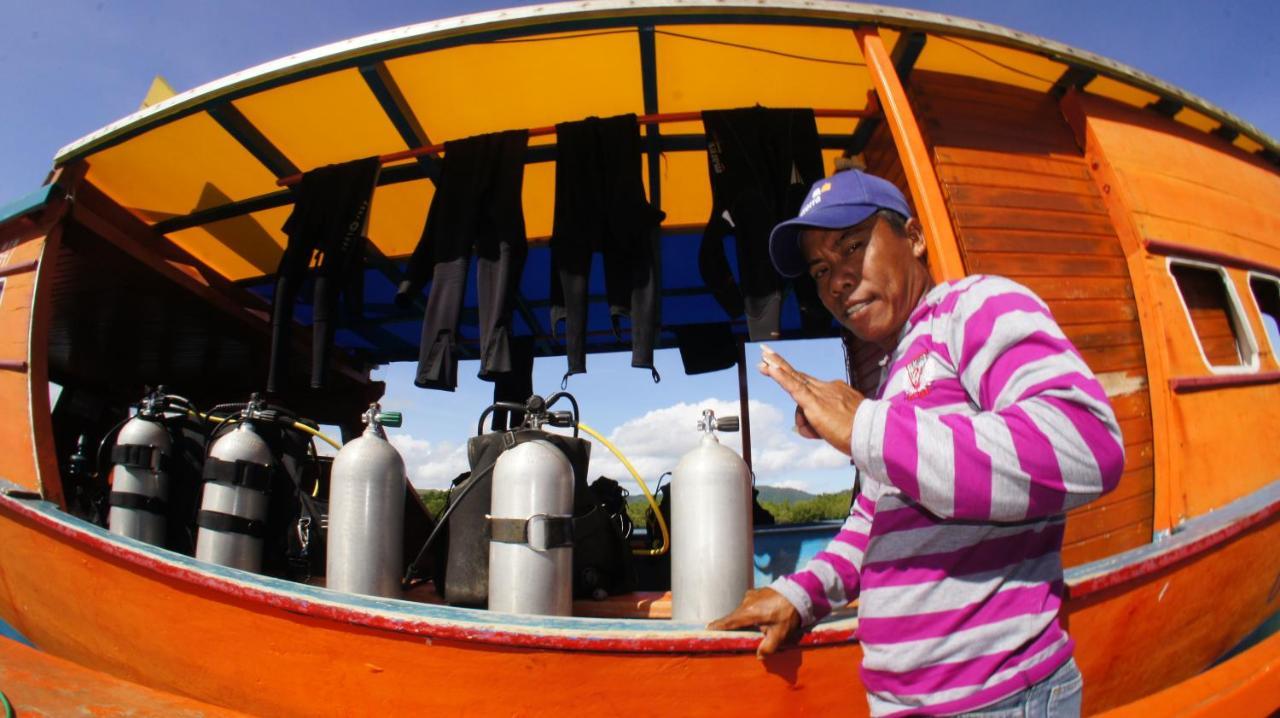 Blue Bay Divers Likupang Bangka Exterior photo