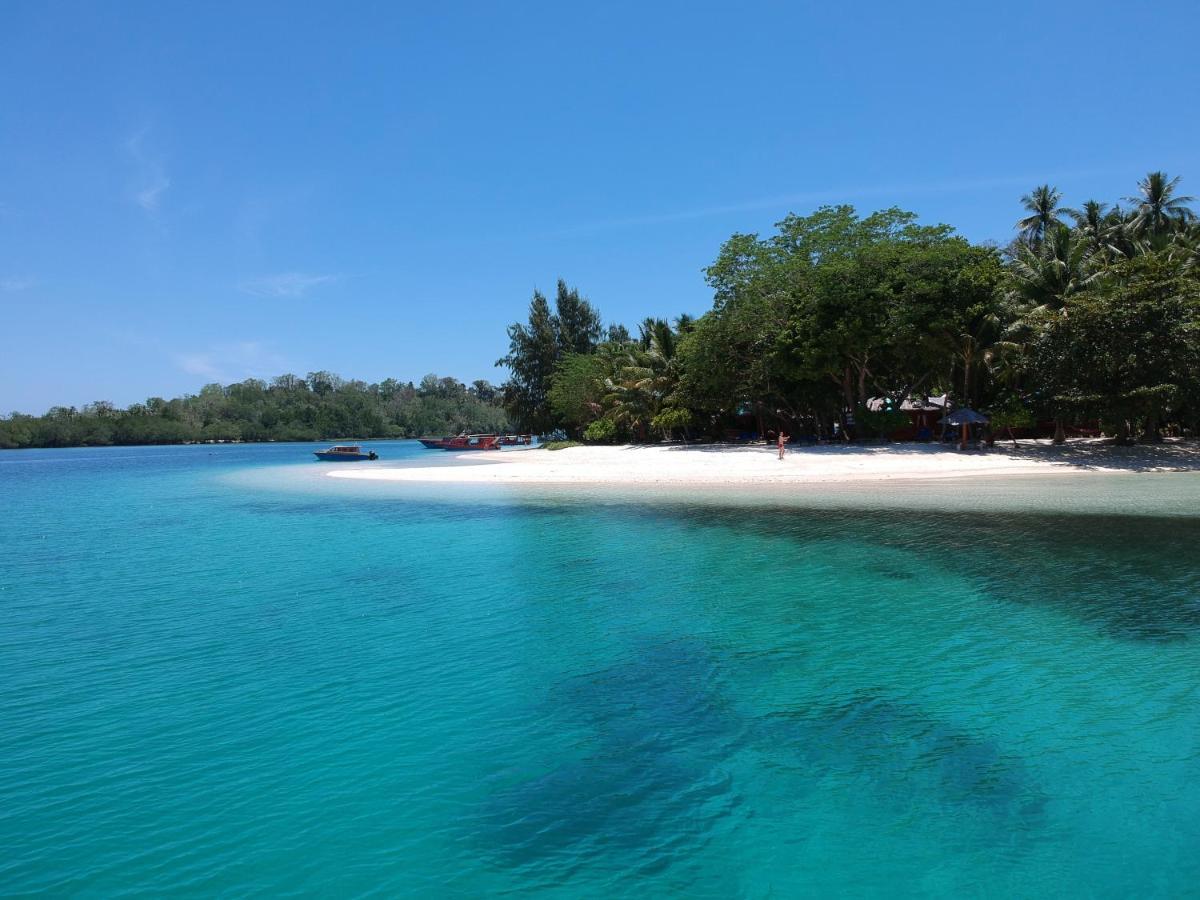 Blue Bay Divers Likupang Bangka Exterior photo