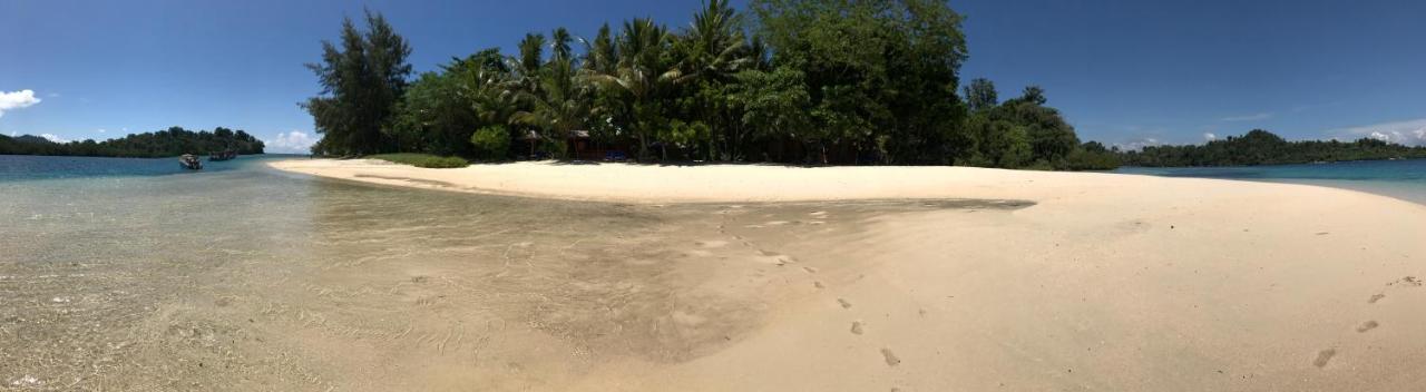 Blue Bay Divers Likupang Bangka Exterior photo