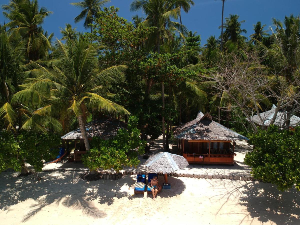 Blue Bay Divers Likupang Bangka Exterior photo